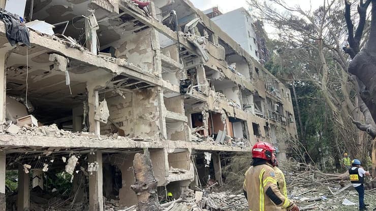 הדירה של דקלה וטורי לפני ואחרי פגיעת הטיל מאיראן