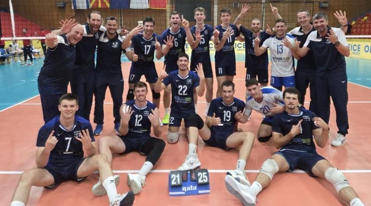 הנבחרת חוגגת בסיום