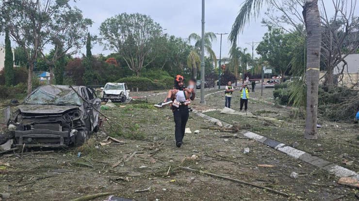 נזקים בעקבות פגיעה ישירה בנס ציונה