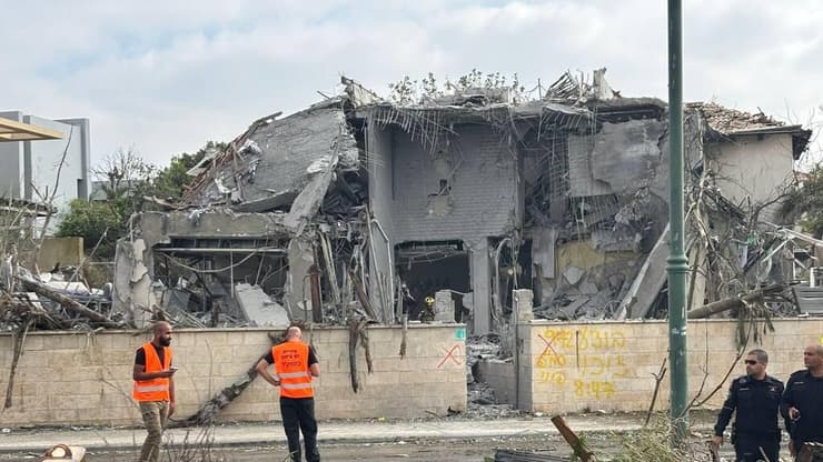 זירת הפגיעה בנס ציונה (צילום: מאיר תורג'מן) זירת הפגיעה בנס ציונה