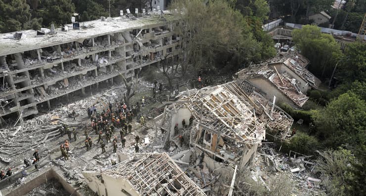 ההרס בזירת הפגיעה בתל אביב