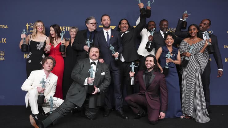 אבון מוס בכרך וקאסט הסדרה "הדוב"