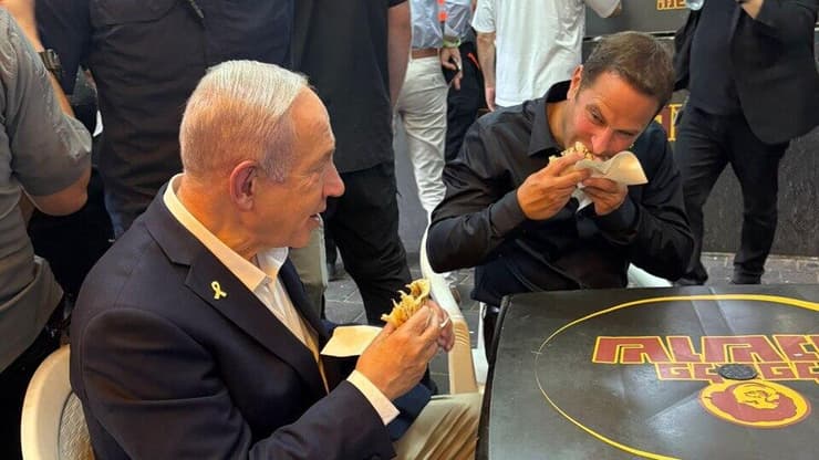 ראש הממשלה בנימין נתניהו ביקר בזירת הנפילה בראשון לציון ובפלאפל שושנה