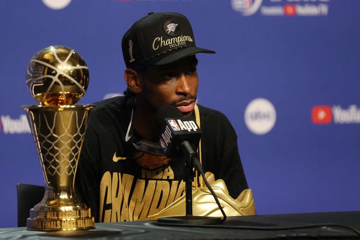 "ניצחון גם של האוהדים". גילג'ס-אלכסנדר מדבר בסיום משחק מספר 7 (צילום: Justin Ford / GETTY IMAGES NORTH AMERICA / AFP) שיי גילג'ס-אלכסנדר