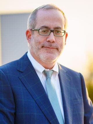 עו"ד מנחם מושקוביץ  