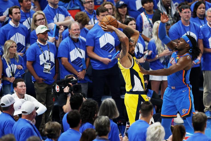 טופין מתקשה מול דורט (צילום: Matthew Stockman/Getty Images) טופין מתקשה מול דורט