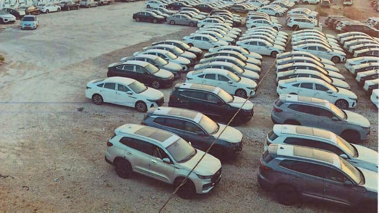 מגרש מכוניות חשמליות בחיפה