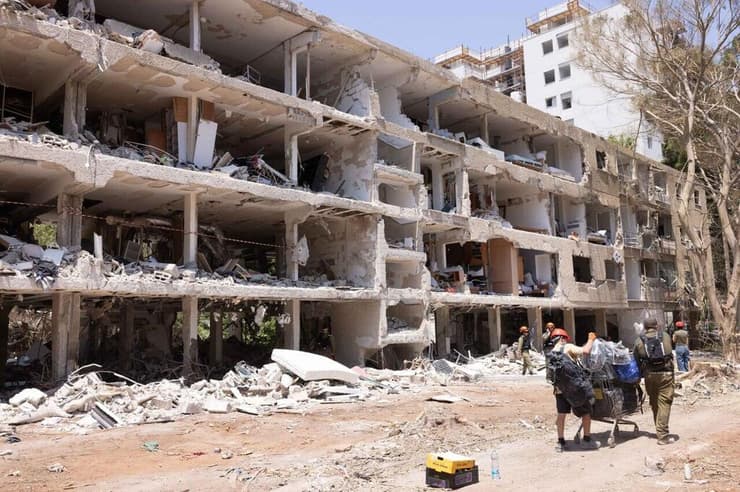 לוחמי פלח"צ ויחצ"א שטיפלו בזירת הנפילה בתל אביב