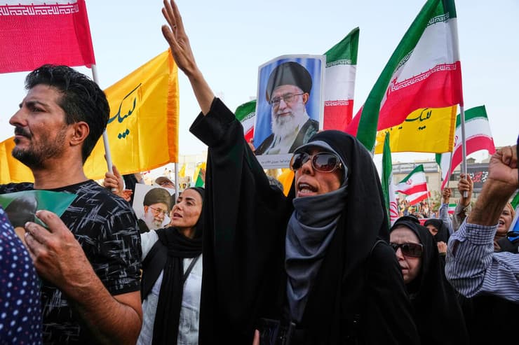 חגיגות "ניצחון" בטהרן איראן אחרי הפסקת האש עם ישראל