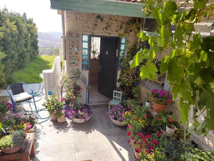 פתח ביתו של אבינתן אור מחכה רק לחזרתו