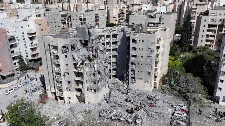 זירת הנפילה בבאר שבע. למפונים יהיה גב? (צילום: REUTERS/Yonatan Honig) הריסות בזירת הנפילה בבאר שבע