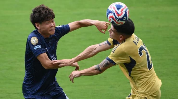 דיוויד סונג הו יו במאבק על הכדור עם לאוטרו בלאנקו (רויטרס) דיוויד סונג הו יו במאבק על הכדור עם לאוטרו בלאנקו