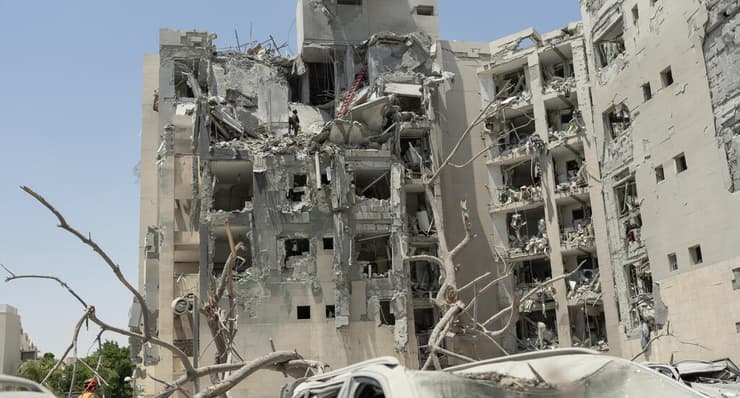 ההרס בזירת הפגיעה בבאר שבע