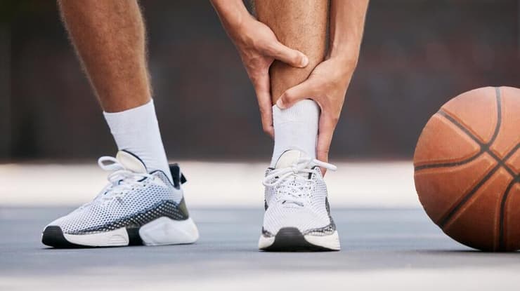 "זה בהכרח בגלל העומסים וחזרה מוקדמת מדי למשחק" (צילום: shutterstock) קרע בגיד אכילס