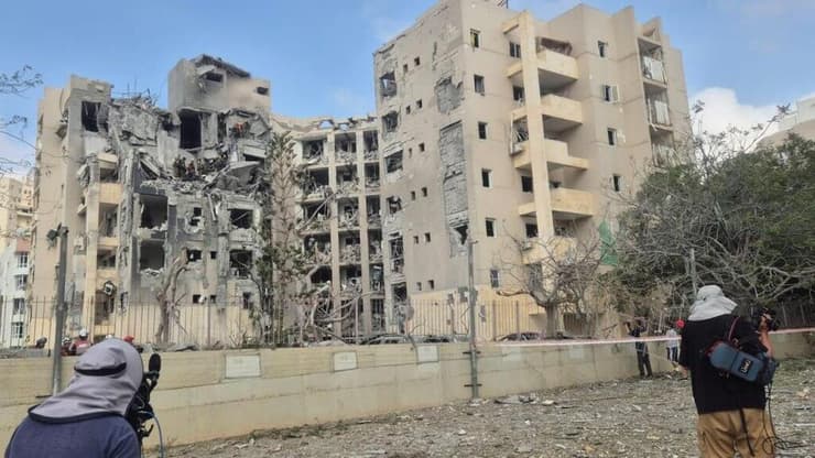 באר שבע זירה זירת נפילה טיל יירוט שיגור איראן איראני הרס נזק נזקים הריסות חילוץ מחלצים מאתרים לכודים מבצע עם כלביא מלחמה לחימה חרבות ברזל חילוץ לכודים 