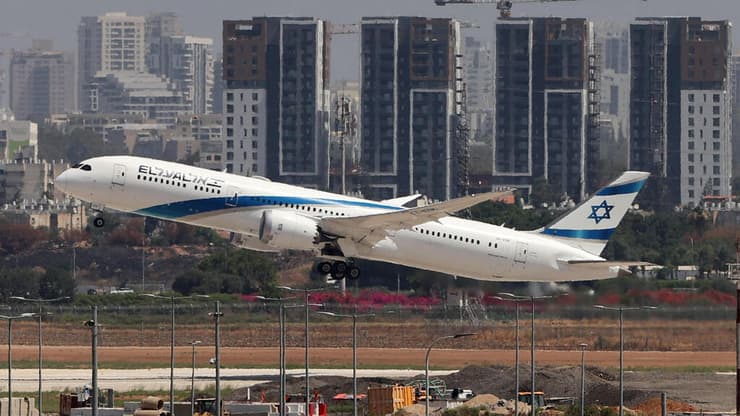 מטוס אל על באוינג 787-9 דרימליינר ממריא מ נתב"ג