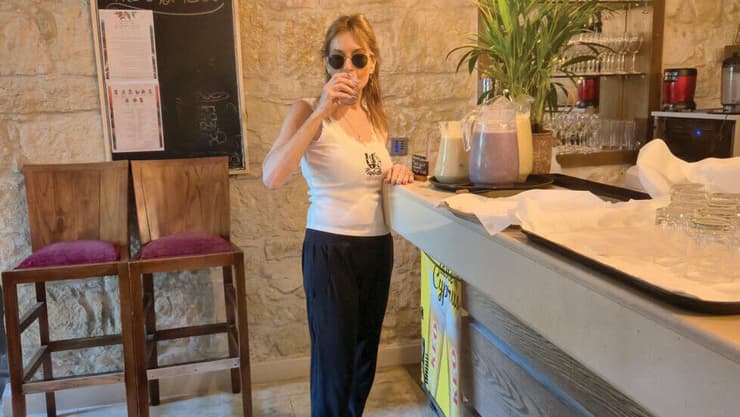 יעל ולצר בבר היער הסודי (צילום: פרטי) יעל ולצר בבר היער הסודי