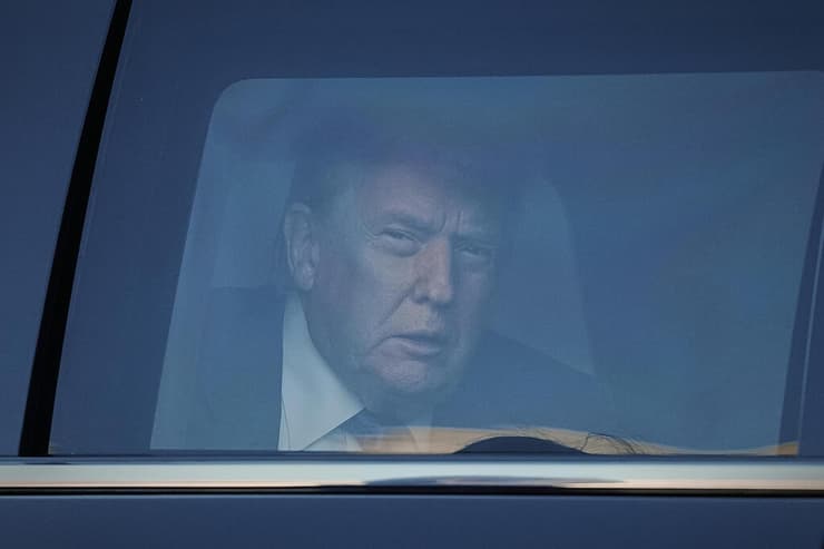 נשיא ארה"ב טראמפ מגיע ל פסגת מנהיגי נאט"ו ב האג הולנד