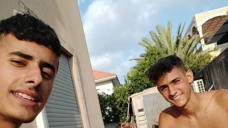 בני הדודים יחד עמרי פרץ ז"ל וניב רדיע ז"ל