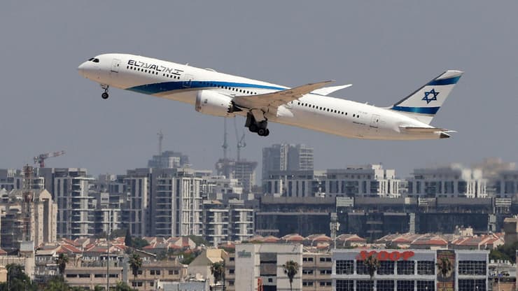 מטוס בואינג 787-9 דרימליינר של אל על ממריא מנתב"ג