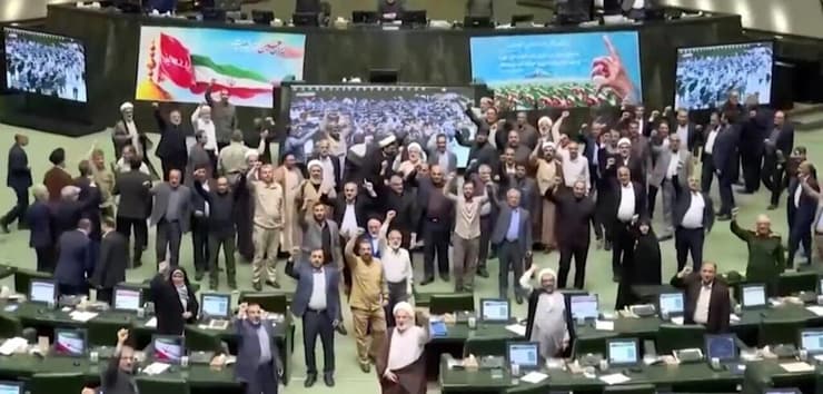 קריאות מוות לישראל בפרלמנט של איראן