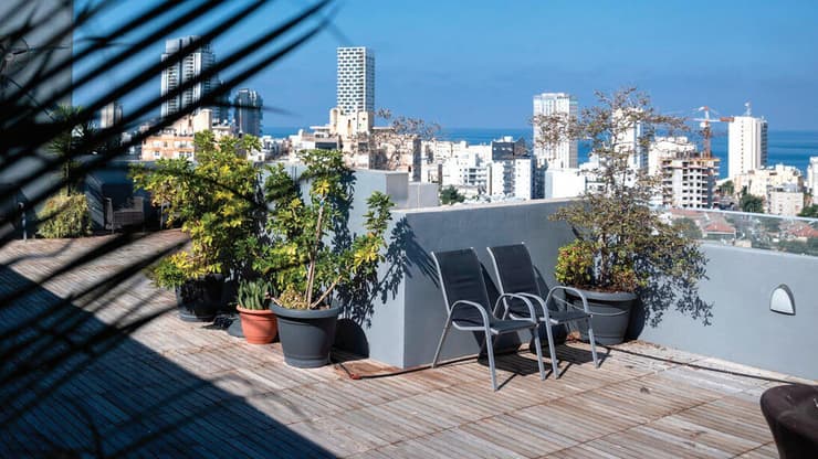 מרפסת מטופלים קומה 9 נוף לים (צילום: alex lapiner) מרפסת מטופלים קומה 9 נוף לים