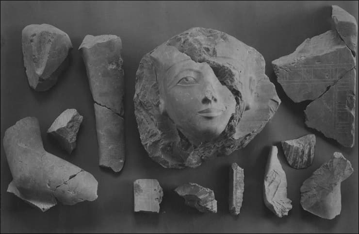 שברי פסל של חתשפסות (צילום: Harry Burton, The Metropolitan Museum of Art) שברי פסל של חתשפסות