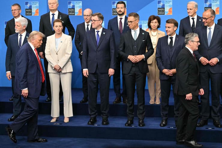 דונלד טראמפ ומנהיגי חברות נאט"ו פסגה ב האג