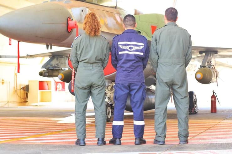 "אין בעיית חימושים. כל חייל שצריך פצצה - מקבל" (צילום: מאיר אבן חיים ) הטייסים שלחמו במבצע "עם כלביא" להשמדת הגרעין האיראני באיראן - טייסת 107, חצרים