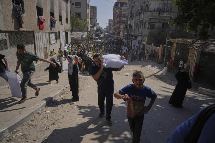 חלוקת סיוע הומניטרי בצפון הרצועה