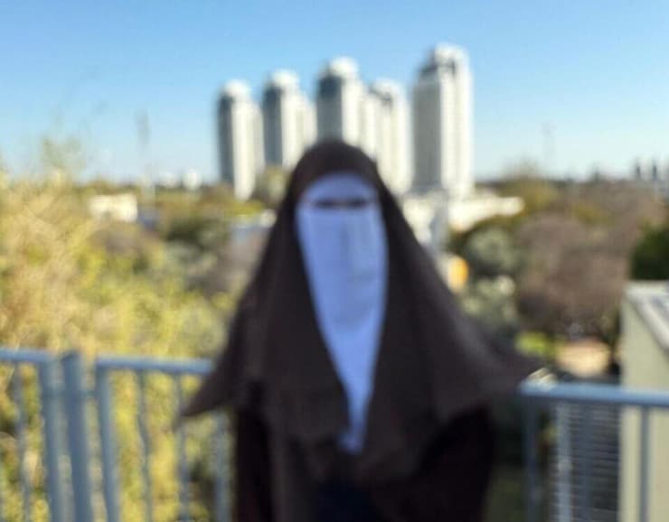 סטודנטית בבר אילן שעטתה ניקאב ולימודיה הופסקו