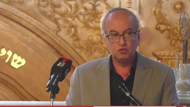 ד"ר הומיון שמח בנאומו (צילום: מתוך שידורי הטלוויזיה האיראנית) ד"ר הומיון שמח בנאומו הערב