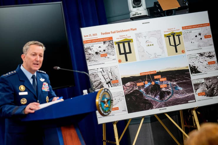 ראש המטות המשולבים דן קיין. 12 פצצות GBU-57 (צילום: Andrew Harnik/Getty Images/AFP) רמטכ"ל צבא ארה"ב דן קיין מציג פרטים חדשים על תקיפת פורדו ב איראן