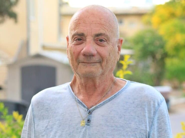 לואיס הר (צילום: מאיר אבן חיים ) לואיס הר שנחטף ב 7.10 ושוחרר בעסקה לאחר 129 ימים חזר לביתו בקיבוץ אורים