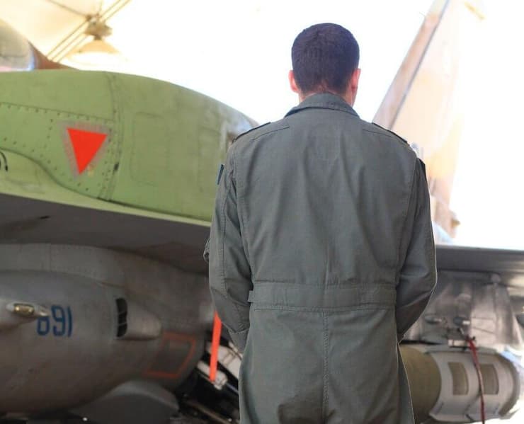התכוננו לאפשרות של נפילה בשבי: "לוקחים את זה בחשבון" (צילום: מאיר אבן חיים ) הטייסים שלחמו במבצע "עם כלביא" להשמדת הגרעין האיראני באיראן - טייסת 107, חצרים