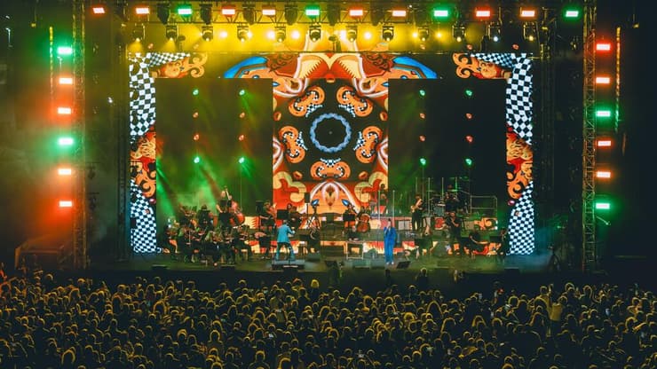 הבמה כבר מוכנה: פסטיבל ירושלים מזרח ומערב (צילום: אריאל עפרון) במת פסטיבל ירושלים - מזרח ומערב 2025