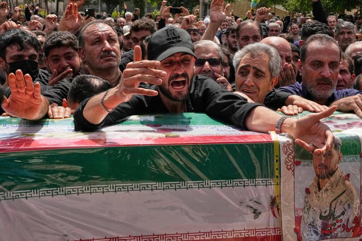 הלוויה ב איראן טהרן להרוגי הרוגים ב מלחמה מול ישראל מבצע עם כלביא