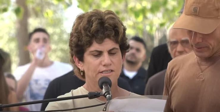 יעל קידר, בתה של עפרה ז״ל (צילום: דוברות קיבוץ בארי) יעל קידר, בתה של עפרה ז״ל