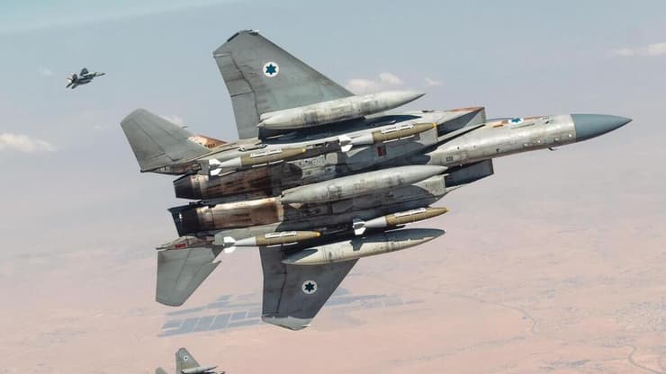 מטוסי קרב של חיל האוויר ממריאים לתקיפה בטהרן