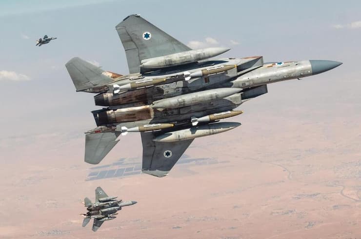 מטוסי קרב של חיל האוויר ממריאים לתקיפה בטהרן