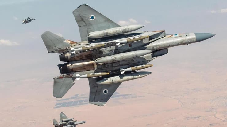 מטוסי קרב של חיל האוויר ממריאים לתקיפה בטהרן