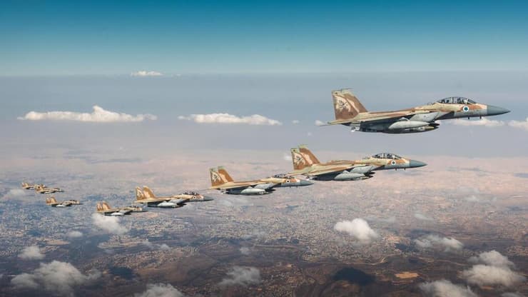 מטוסי קרב של חיל האוויר ממריאים לתקיפה בטהרן