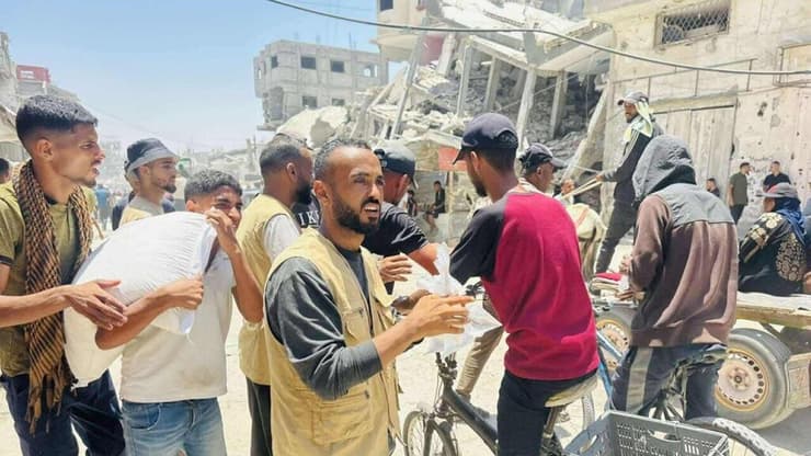 חמולת קטאטוה מאבטחת את חלוקת הסיוע בחאן יונס