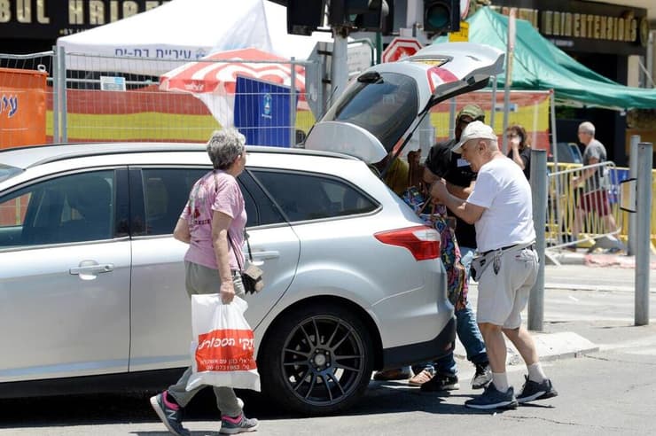 "צריך זמן לעכל ולהבין מה ראיתי בבית שחזרתי אליו לראשונה" (צילום: קובי קואנקס) זירת הנפילה בשדרות ירושלים בבת ים