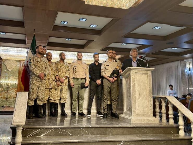 חיילים יהודים במדי צבא איראן