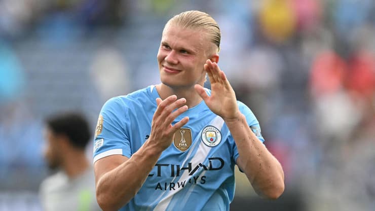 בלתי עציר. הולאנד (צילום: Chandan KHANNA / AFP) הולאנד