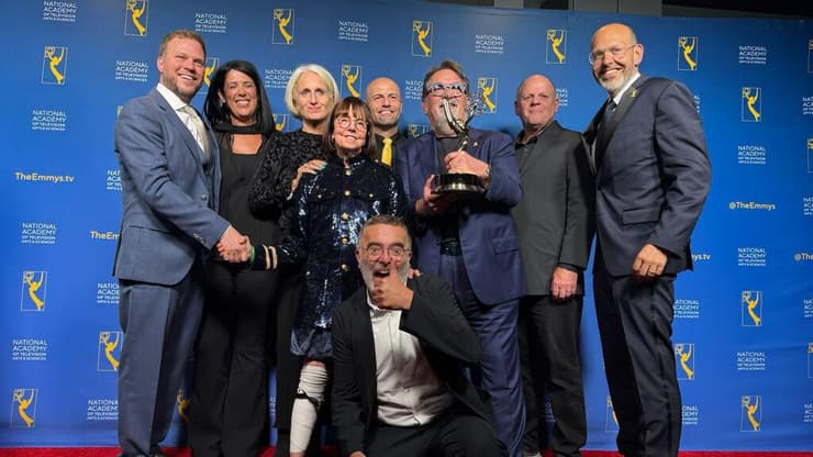 צוות הדוקו "עוד נחזור לרקוד" בטקס פרסי האמי לחדשות ודוקו (צילום: NATAS) צוות הדוקו "עוד נחזור לרקוד" בטקס פרסי האמי לחדשות ודוקו