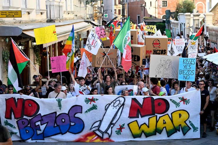 הפגנות נגד חתונת ג'ף בזוס ונציה איטליה