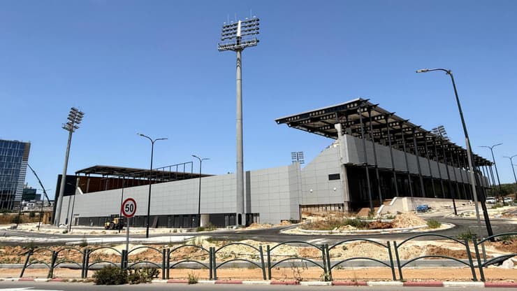 אמור להיפתח בקרוב. האצטדיון החדש ברחובות (צילום: קובי קואנקס) איצטדיון הכדורגל החדש ב פארק המדע ב רחובות