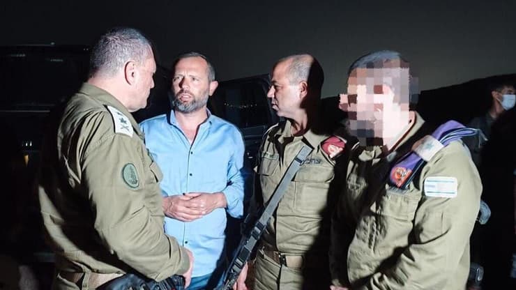 ישראל גנץ והרמטכ"ל אייל זמיר בבנימין (צילום: דוברות מועצת בנימין ) ישראל גנץ והרמטכ"ל אייל זמיר בבנימין